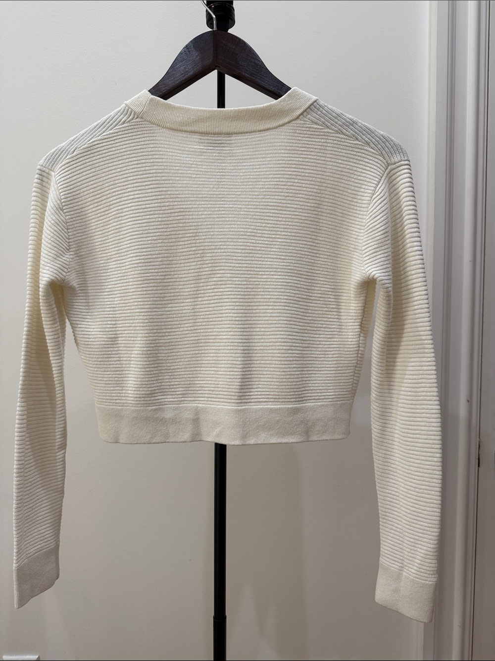 Aritzia Wilfred Cream Ribbed Cropped V-Neck Cardigan - Picture 4 of 6
